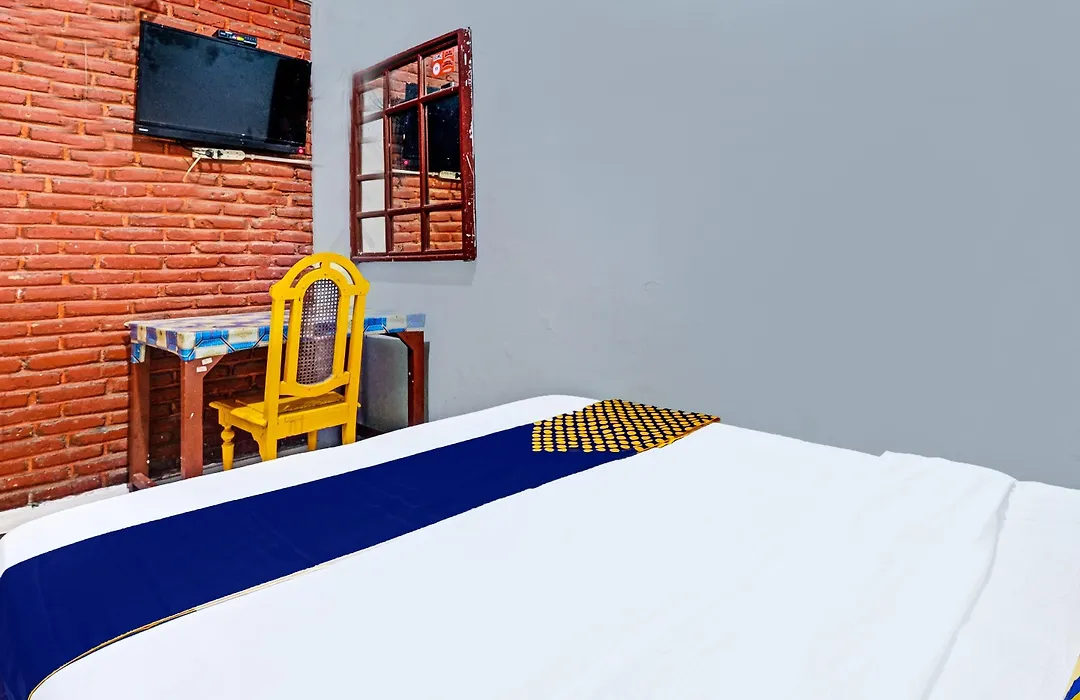 Spot On 91915 Homestay Superman-1