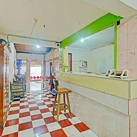 Spot On 91915 Homestay Superman-3
