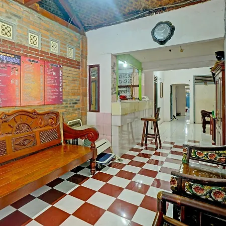 Spot On 91915 Homestay Superman-2